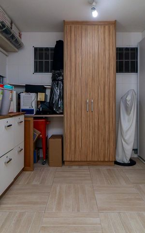 Casa de condomínio à venda com 447m², 4 quartos e 5 vagas Casa de condomínio à venda com 447m², 4 quartos e 5 vagasDepósito