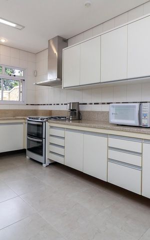 Casa de condomínio à venda com 447m², 4 quartos e 5 vagas Casa de condomínio à venda com 447m², 4 quartos e 5 vagasCozinha