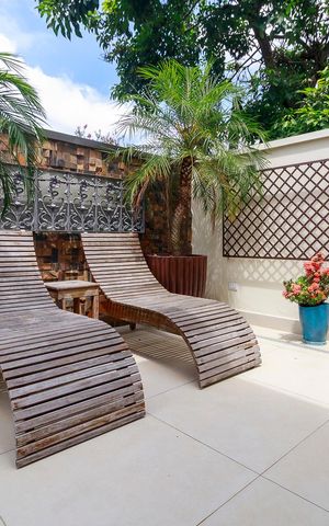 Casa de condomínio à venda com 447m², 4 quartos e 5 vagas Casa de condomínio à venda com 447m², 4 quartos e 5 vagasQuintal