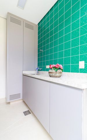 Casa de condomínio à venda com 447m², 4 quartos e 5 vagas Casa de condomínio à venda com 447m², 4 quartos e 5 vagasApoio - Área de Serviço