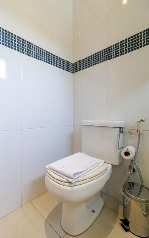 Casa de condomínio à venda com 447m², 4 quartos e 5 vagas Casa de condomínio à venda com 447m², 4 quartos e 5 vagasSuíte 3 - Banheiro