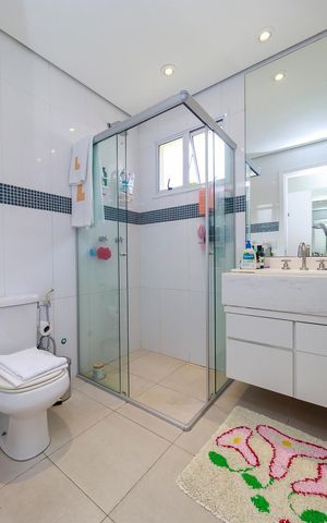 Casa de condomínio à venda com 447m², 4 quartos e 5 vagas Casa de condomínio à venda com 447m², 4 quartos e 5 vagasSuíte 3 - Banheiro