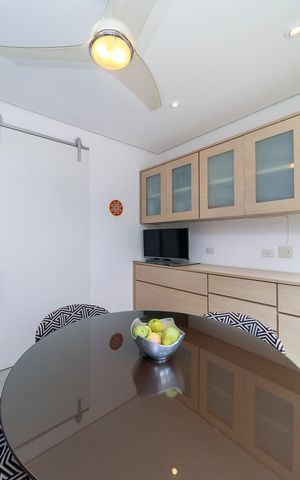 Casa de condomínio à venda com 447m², 4 quartos e 5 vagas Casa de condomínio à venda com 447m², 4 quartos e 5 vagasCozinha - Copa
