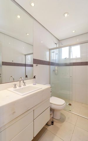 Casa de condomínio à venda com 447m², 4 quartos e 5 vagas Casa de condomínio à venda com 447m², 4 quartos e 5 vagasSuíte 4 - Banheiro