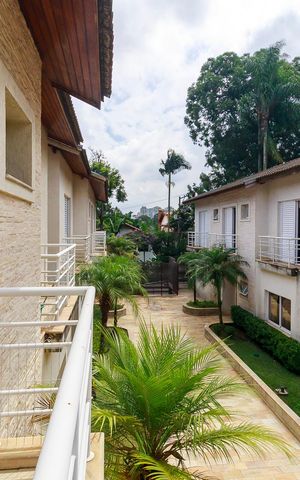Casa de condomínio à venda com 447m², 4 quartos e 5 vagas Casa de condomínio à venda com 447m², 4 quartos e 5 vagasSala Privativa - Varanda
