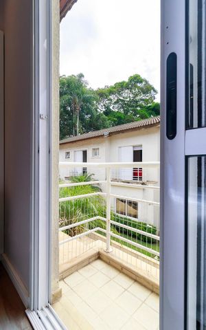 Casa de condomínio à venda com 447m², 4 quartos e 5 vagas Casa de condomínio à venda com 447m², 4 quartos e 5 vagasSuíte Principal - Varanda