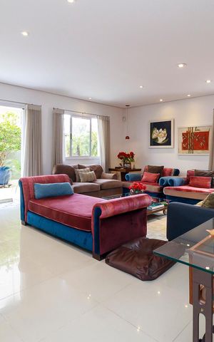 Casa de condomínio à venda com 447m², 4 quartos e 5 vagas Casa de condomínio à venda com 447m², 4 quartos e 5 vagasSala