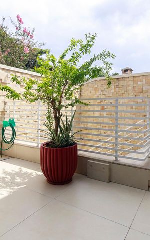 Casa de condomínio à venda com 447m², 4 quartos e 5 vagas Casa de condomínio à venda com 447m², 4 quartos e 5 vagasÁrea Externa