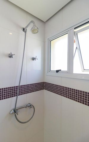 Casa de condomínio à venda com 447m², 4 quartos e 5 vagas Casa de condomínio à venda com 447m², 4 quartos e 5 vagasSuíte 4 - Banheiro