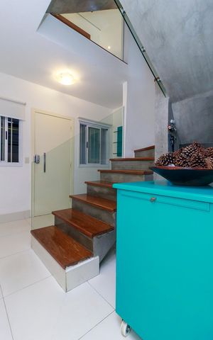 Casa de condomínio à venda com 447m², 4 quartos e 5 vagas Casa de condomínio à venda com 447m², 4 quartos e 5 vagasAcesso Garagem