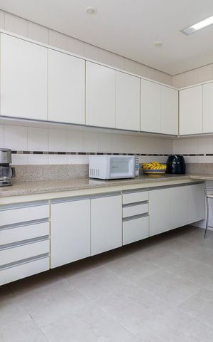 Casa de condomínio à venda com 447m², 4 quartos e 5 vagas Casa de condomínio à venda com 447m², 4 quartos e 5 vagasCozinha