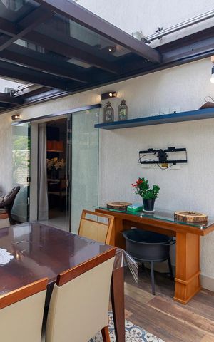 Casa de condomínio à venda com 447m², 4 quartos e 5 vagas Casa de condomínio à venda com 447m², 4 quartos e 5 vagasEspaço Gourmet