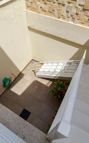 Casa de condomínio à venda com 447m², 4 quartos e 5 vagas Casa de condomínio à venda com 447m², 4 quartos e 5 vagasÁrea Externa