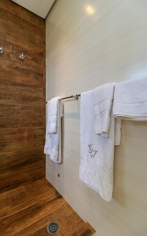 Casa de condomínio à venda com 447m², 4 quartos e 5 vagas Casa de condomínio à venda com 447m², 4 quartos e 5 vagasSuíte Principal - Banheiro