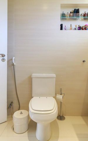 Casa de condomínio à venda com 447m², 4 quartos e 5 vagas Casa de condomínio à venda com 447m², 4 quartos e 5 vagasSuíte Principal - Banheiro