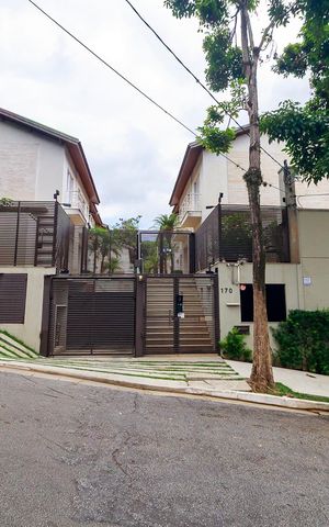 Casa de condomínio à venda com 447m², 4 quartos e 5 vagas Casa de condomínio à venda com 447m², 4 quartos e 5 vagasFachada