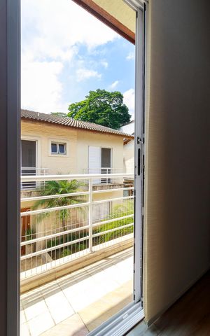 Casa de condomínio à venda com 447m², 4 quartos e 5 vagas Casa de condomínio à venda com 447m², 4 quartos e 5 vagasSala Privativa - Varanda