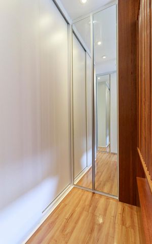 Casa de condomínio à venda com 447m², 4 quartos e 5 vagas Casa de condomínio à venda com 447m², 4 quartos e 5 vagasSuíte Principal - Closet