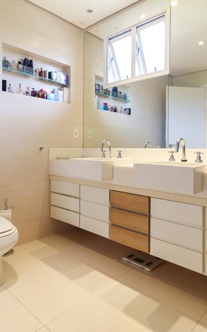 Casa de condomínio à venda com 447m², 4 quartos e 5 vagas Casa de condomínio à venda com 447m², 4 quartos e 5 vagasSuíte Principal - Banheiro