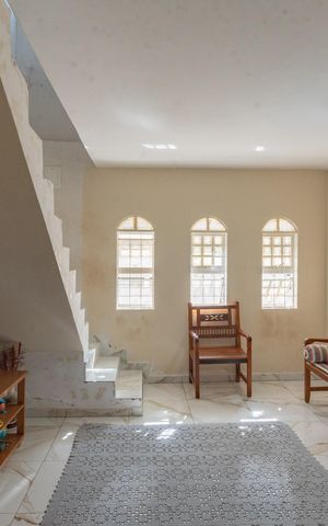 Casa à venda com 340m², 4 quartos e 4 vagas Casa à venda com 340m², 4 quartos e 4 vagasSala