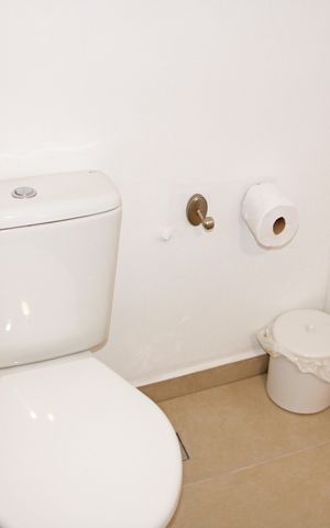 Casa de condomínio para alugar com 469m², 4 quartos e 8 vagasBanheiro