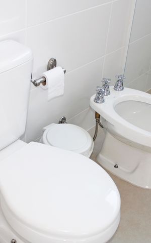 Casa de condomínio para alugar com 469m², 4 quartos e 8 vagasBanheiro