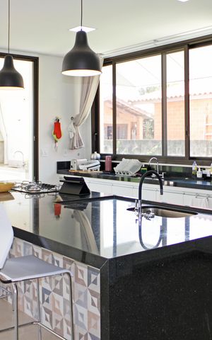 Casa de condomínio para alugar com 469m², 4 quartos e 8 vagasCozinha