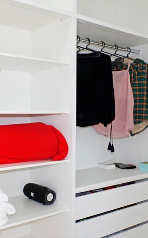Casa de condomínio para alugar com 469m², 4 quartos e 8 vagasCloset