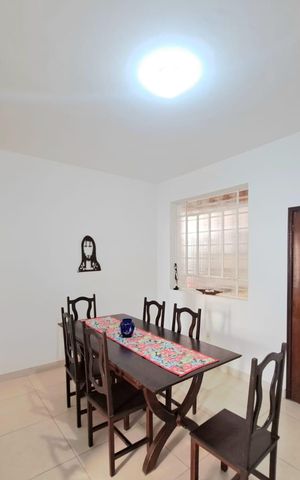 Casa à venda com 360m², 5 quartos e 6 vagas Casa à venda com 360m², 5 quartos e 6 vagasSala