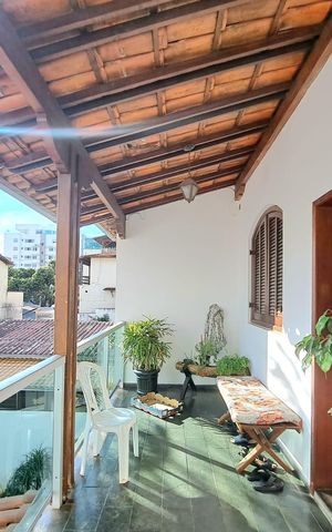 Casa à venda com 360m², 5 quartos e 6 vagas Casa à venda com 360m², 5 quartos e 6 vagasÁrea comum