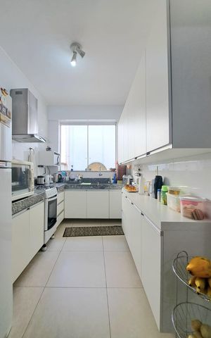 Casa à venda com 360m², 5 quartos e 6 vagas Casa à venda com 360m², 5 quartos e 6 vagasCozinha