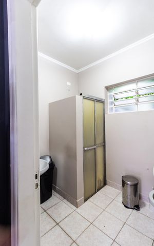 Casa para alugar com 350m², 3 quartos e 4 vagas Casa para alugar com 350m², 3 quartos e 4 vagasBanheiro