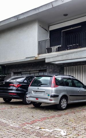Casa para alugar com 350m², 3 quartos e 4 vagas Casa para alugar com 350m², 3 quartos e 4 vagasFachada