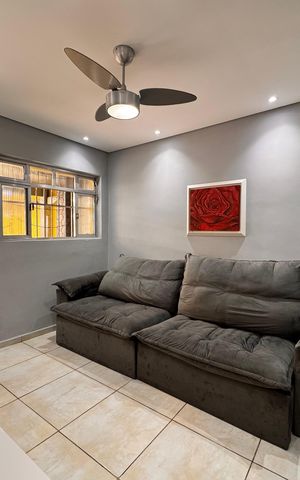 Casa à venda com 124m², 2 quartos e 3 vagas Casa à venda com 124m², 2 quartos e 3 vagasSala
