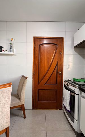 Casa à venda com 124m², 2 quartos e 3 vagas Casa à venda com 124m², 2 quartos e 3 vagasCozinha