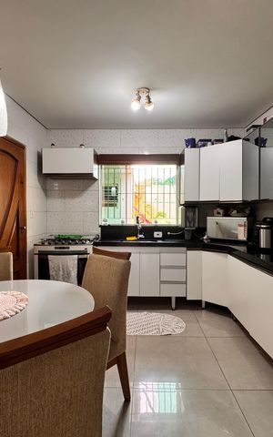 Casa à venda com 124m², 2 quartos e 3 vagas Casa à venda com 124m², 2 quartos e 3 vagasCozinha