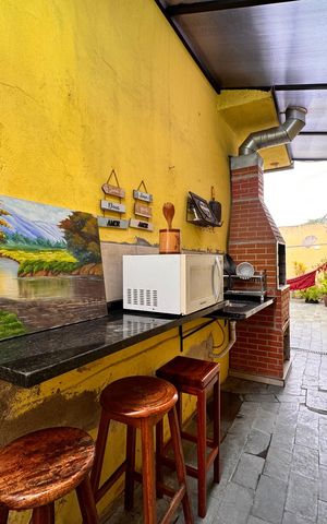 Casa à venda com 124m², 2 quartos e 3 vagas Casa à venda com 124m², 2 quartos e 3 vagasQuintal com churrasqueira