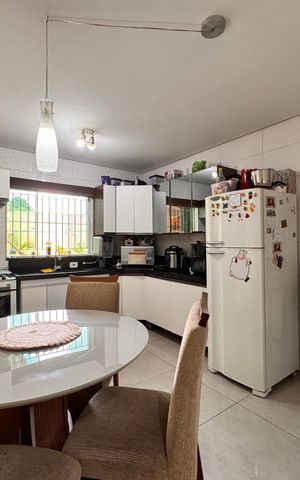 Casa à venda com 124m², 2 quartos e 3 vagas Casa à venda com 124m², 2 quartos e 3 vagasCozinha