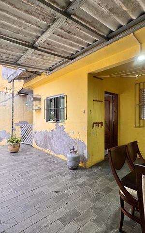Casa à venda com 124m², 2 quartos e 3 vagas Casa à venda com 124m², 2 quartos e 3 vagasQuintal