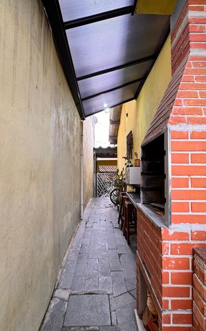 Casa à venda com 124m², 2 quartos e 3 vagas Casa à venda com 124m², 2 quartos e 3 vagasQuintal com churrasqueira