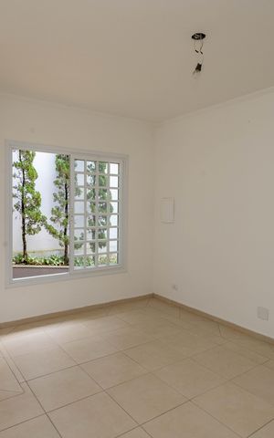 Casa de condomínio à venda com 215m², 3 quartos e 2 vagas Casa de condomínio à venda com 215m², 3 quartos e 2 vagasSala
