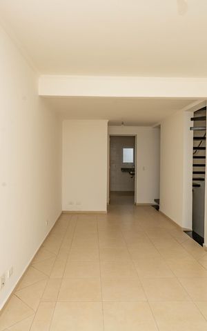 Casa de condomínio à venda com 215m², 3 quartos e 2 vagas Casa de condomínio à venda com 215m², 3 quartos e 2 vagasSala