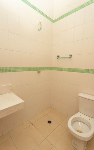 Casa de condomínio à venda com 215m², 3 quartos e 2 vagas Casa de condomínio à venda com 215m², 3 quartos e 2 vagasBanheiro da suíte