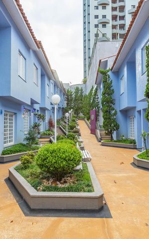 Casa de condomínio à venda com 215m², 3 quartos e 2 vagas Casa de condomínio à venda com 215m², 3 quartos e 2 vagasÁrea comum