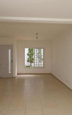 Casa de condomínio à venda com 215m², 3 quartos e 2 vagas Casa de condomínio à venda com 215m², 3 quartos e 2 vagasSala