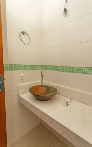 Casa de condomínio à venda com 215m², 3 quartos e 2 vagas Casa de condomínio à venda com 215m², 3 quartos e 2 vagasBanheiro da suíte