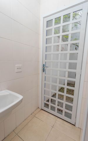 Casa de condomínio à venda com 215m², 3 quartos e 2 vagas Casa de condomínio à venda com 215m², 3 quartos e 2 vagasÁrea de serviço