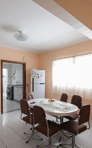 Casa à venda com 202m², 3 quartos e 4 vagasCopa