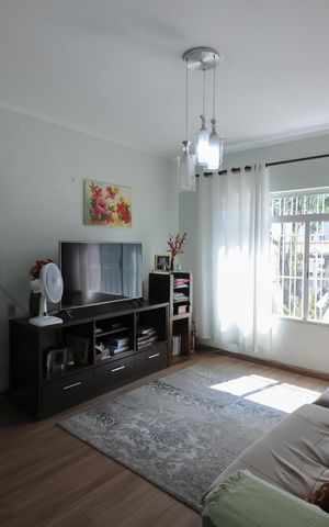 Casa à venda com 202m², 3 quartos e 4 vagasSala