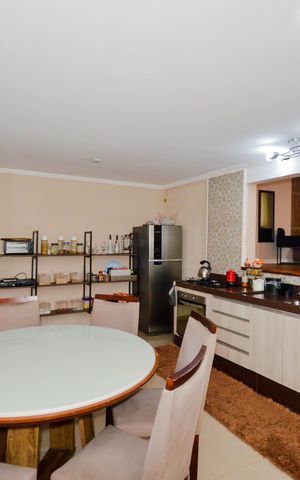 Casa à venda com 200m², 3 quartos e 2 vagas Casa à venda com 200m², 3 quartos e 2 vagasCozinha
